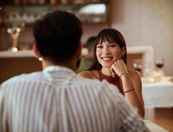 相亲聊天攻略：从兴趣爱好到有效赞美，破解“无话可说”难题