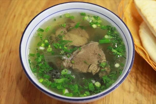 煮牛肉汤搭配什么才好喝？举例牛肉萝卜汤，学会了就可随你百变