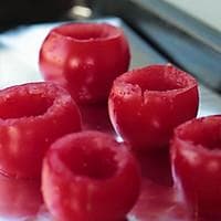 生烤番茄蛋黄盅：一道融合中西的创意菜品