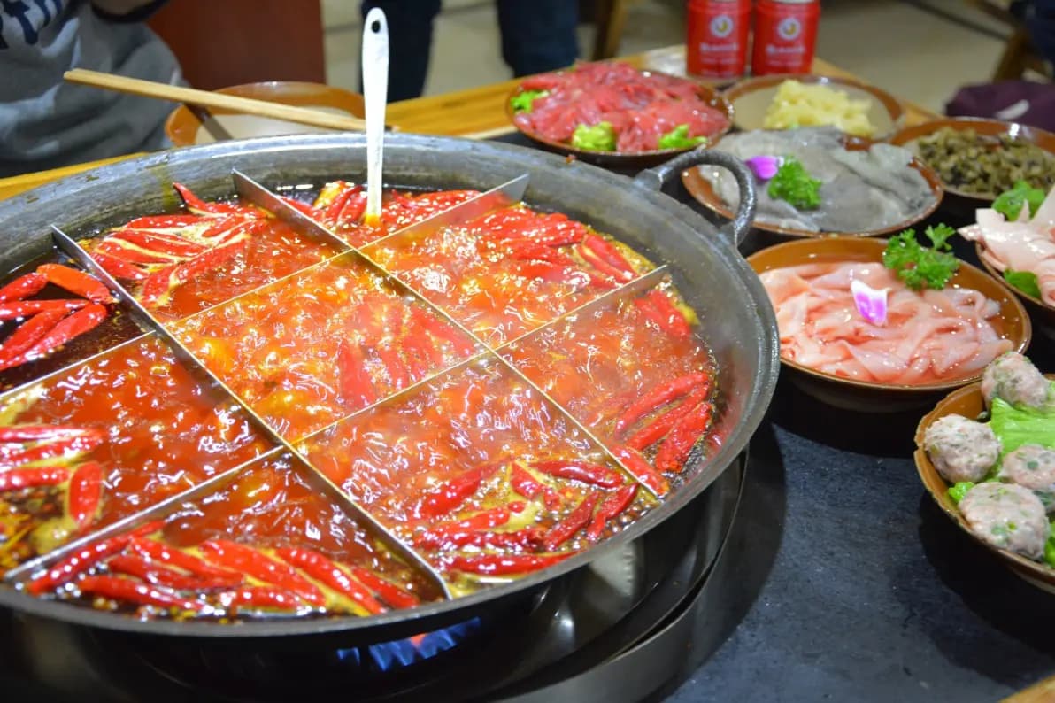 重庆火锅：一种独特的饮食文化象征