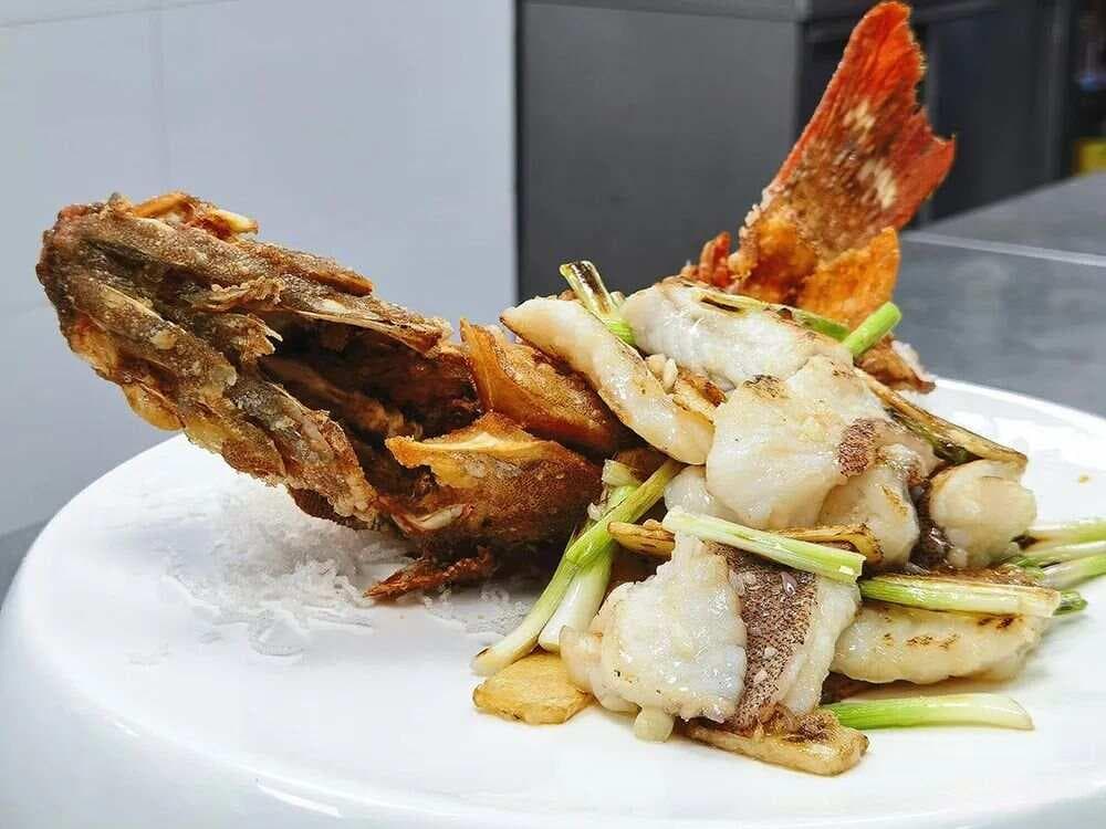 拉油炒法：中餐烹饪中的关键技法详解