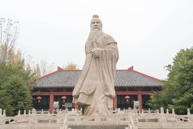 《资治通鉴》：曹操的权谋与智慧：从军阀到霸主的传奇人生
