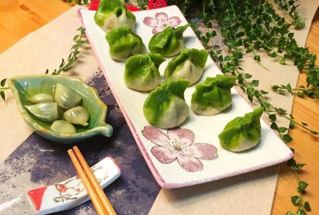 腊八蒜变绿之谜：物理变化还是化学反应？其健康功效不容小觑