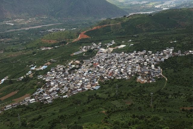 “中国咖啡第一村”新寨：4座庄园10万游客，农文旅融合助振兴