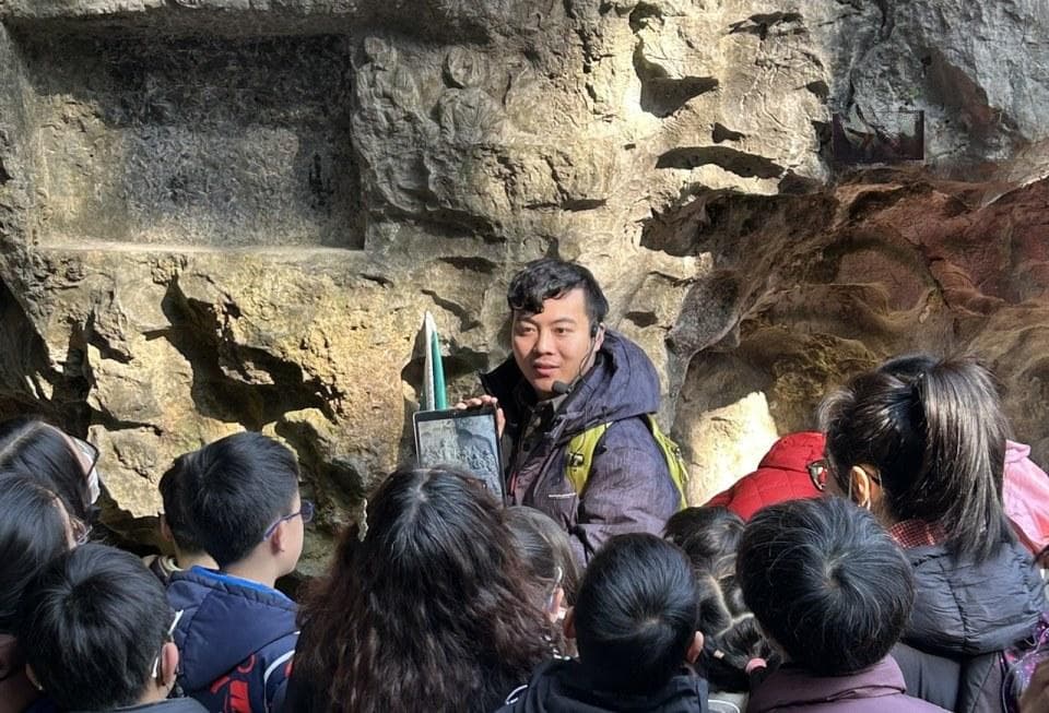 走进杭州飞来峰灵隐寺：找找济公睡过的床，听听石头上的杭州史