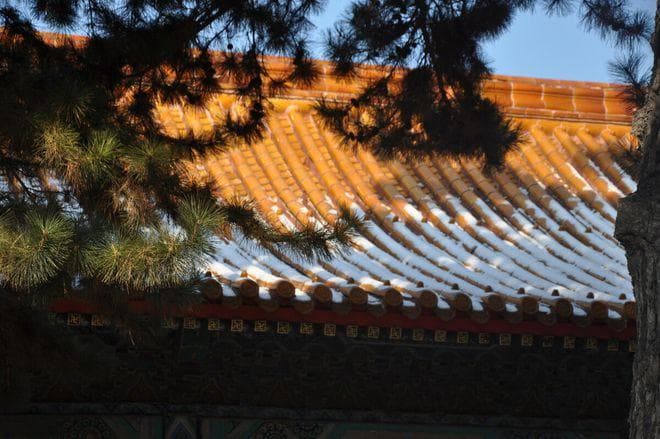 农村房屋改造，究竟是用琉璃瓦还是树脂瓦？通过对比利弊做选择
