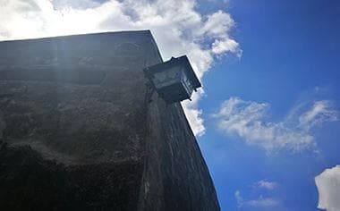 邻居盖房占了我家的地怎么办