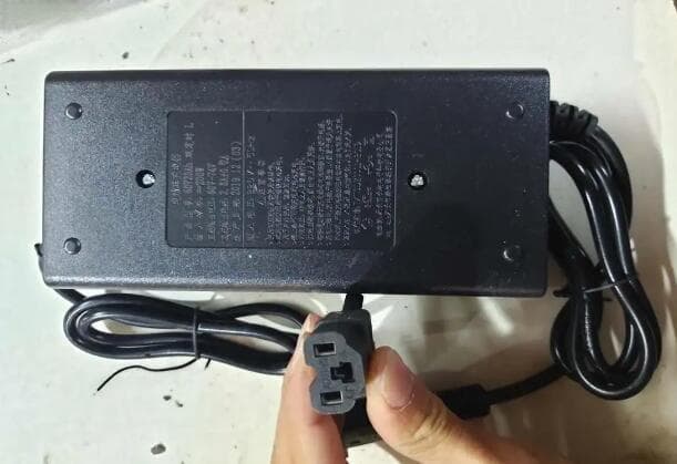 72V20A充电器功率解析：正确使用充电器的重要性