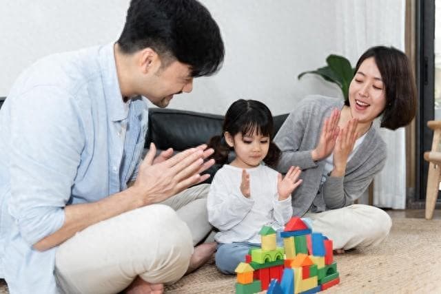 家长怎么与老师沟通交流孩子的事情