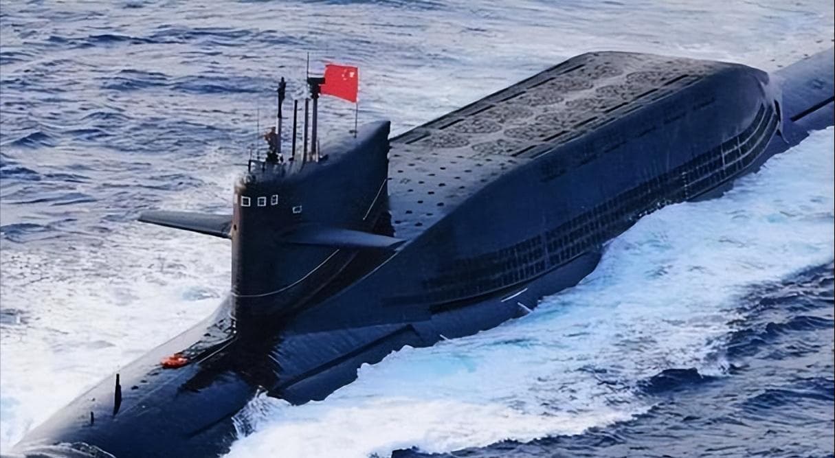 中国不敌欧美？海军亮相094核潜艇，网友质疑：为何还有“龟背”