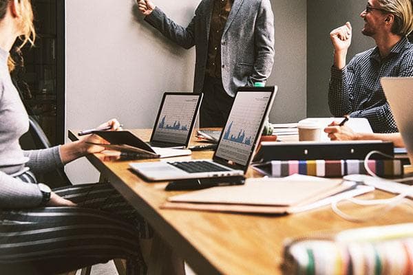 现金比率的正常范围是多少？企业财务健康的关键指标解析