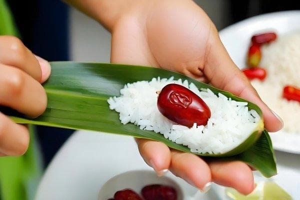 包粽子的过程 粽子包制流程图解