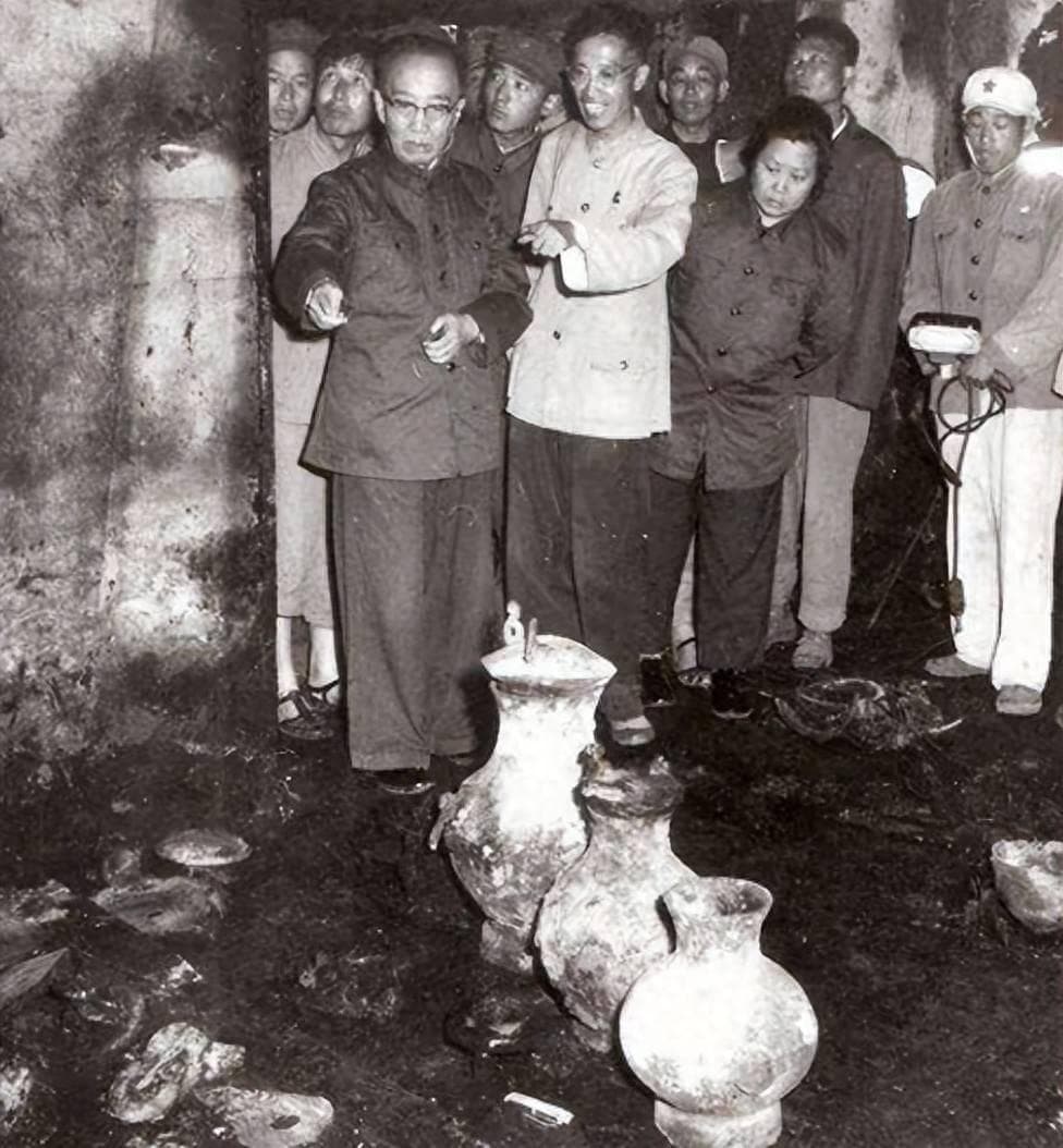 定陵挖掘始末：一场文物浩劫与考古界的自我约束