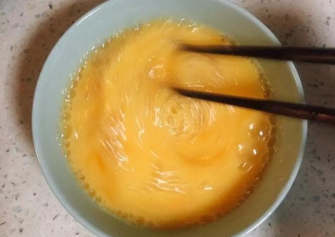 做鸡蛋汤，牢记“1放1不放”，蛋花漂亮又爽滑，蛋汤鲜香好喝