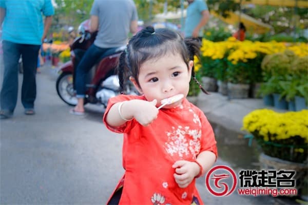 女孩五行缺火起名：如何借助八字喜用神取名？