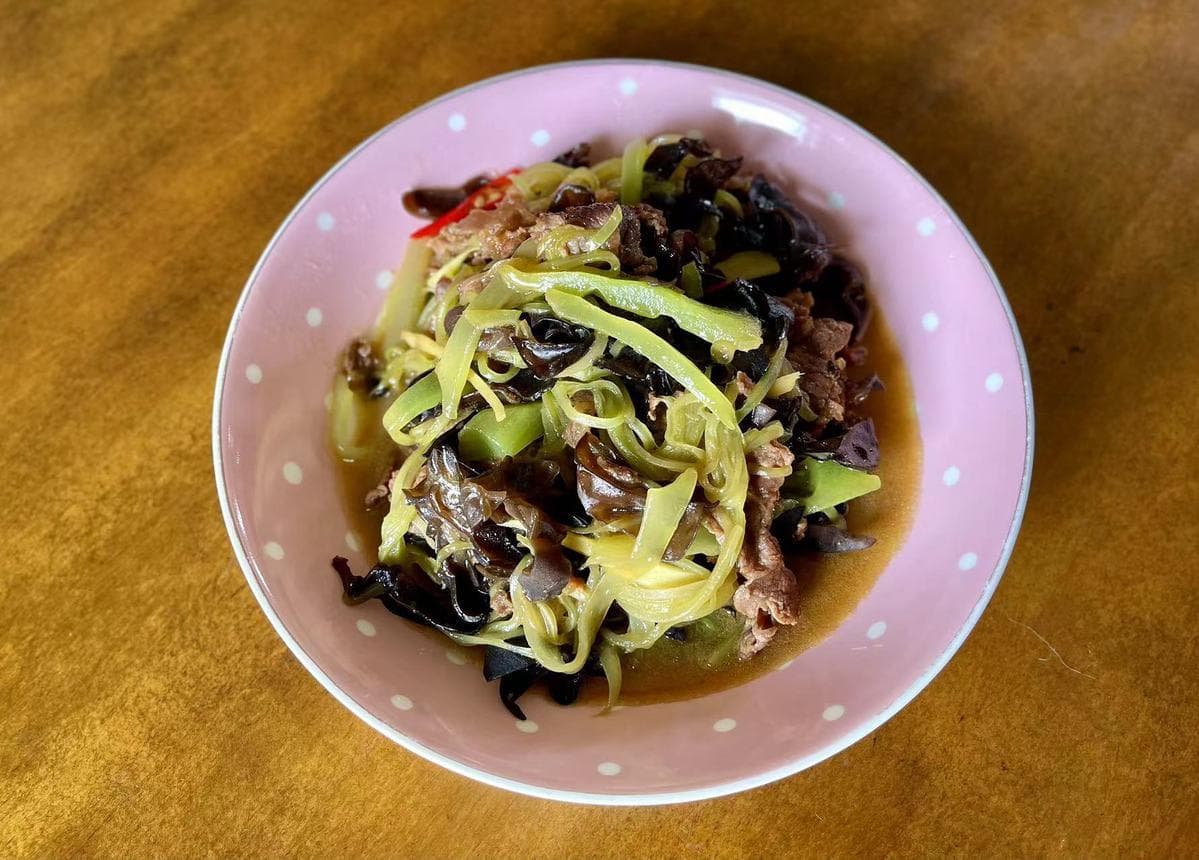 青笋木耳炒牛肉：夏日消暑 清爽开胃