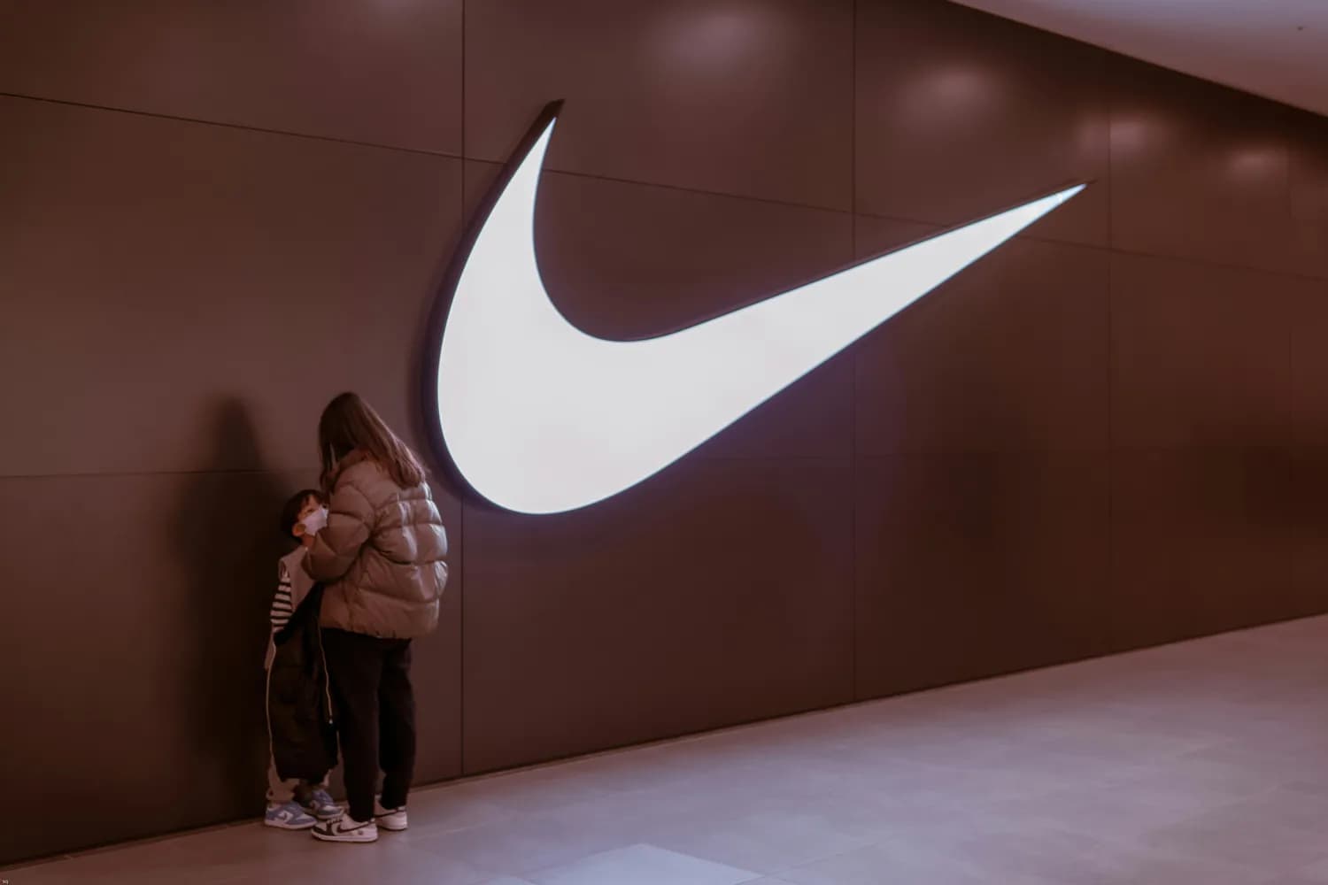 Nike点燃2024上马激情：3.8万跑者见证“胜者爱找虐”