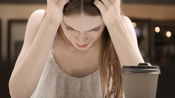 抑郁症中的解离症状：原因、关联与治疗方案