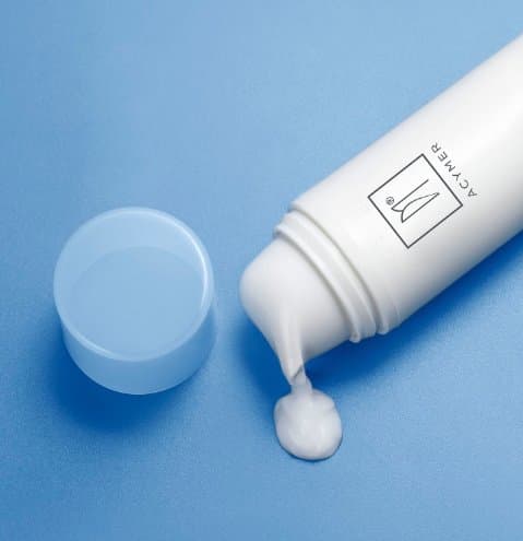 干性皮肤用霜好还是用保湿乳？一文详解两者区别与使用建议