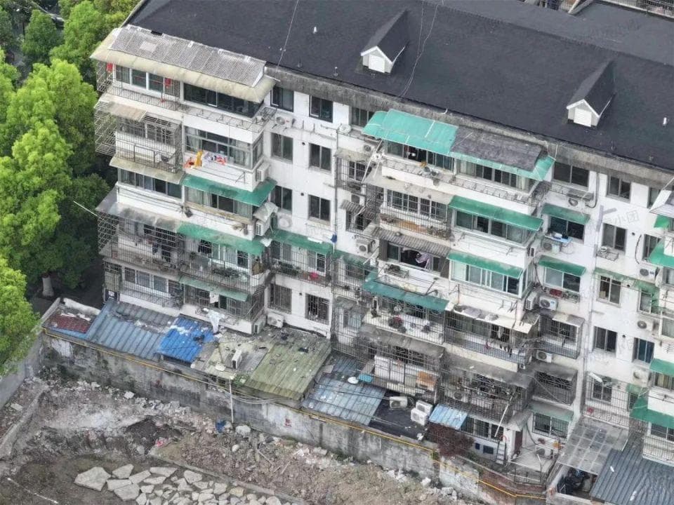 “每户自掏100万”的杭州老小区原拆原建开始复制，直接7折买房入住？