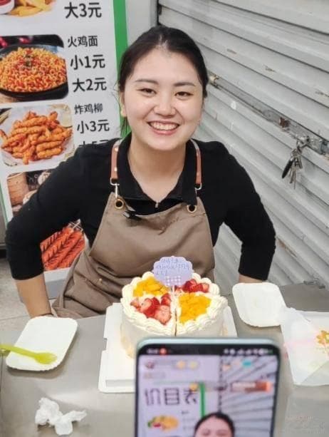 走红网络的平民小店：从“肥娟小吃”到“靓点”理发，他们凭什么赢得百万粉丝？