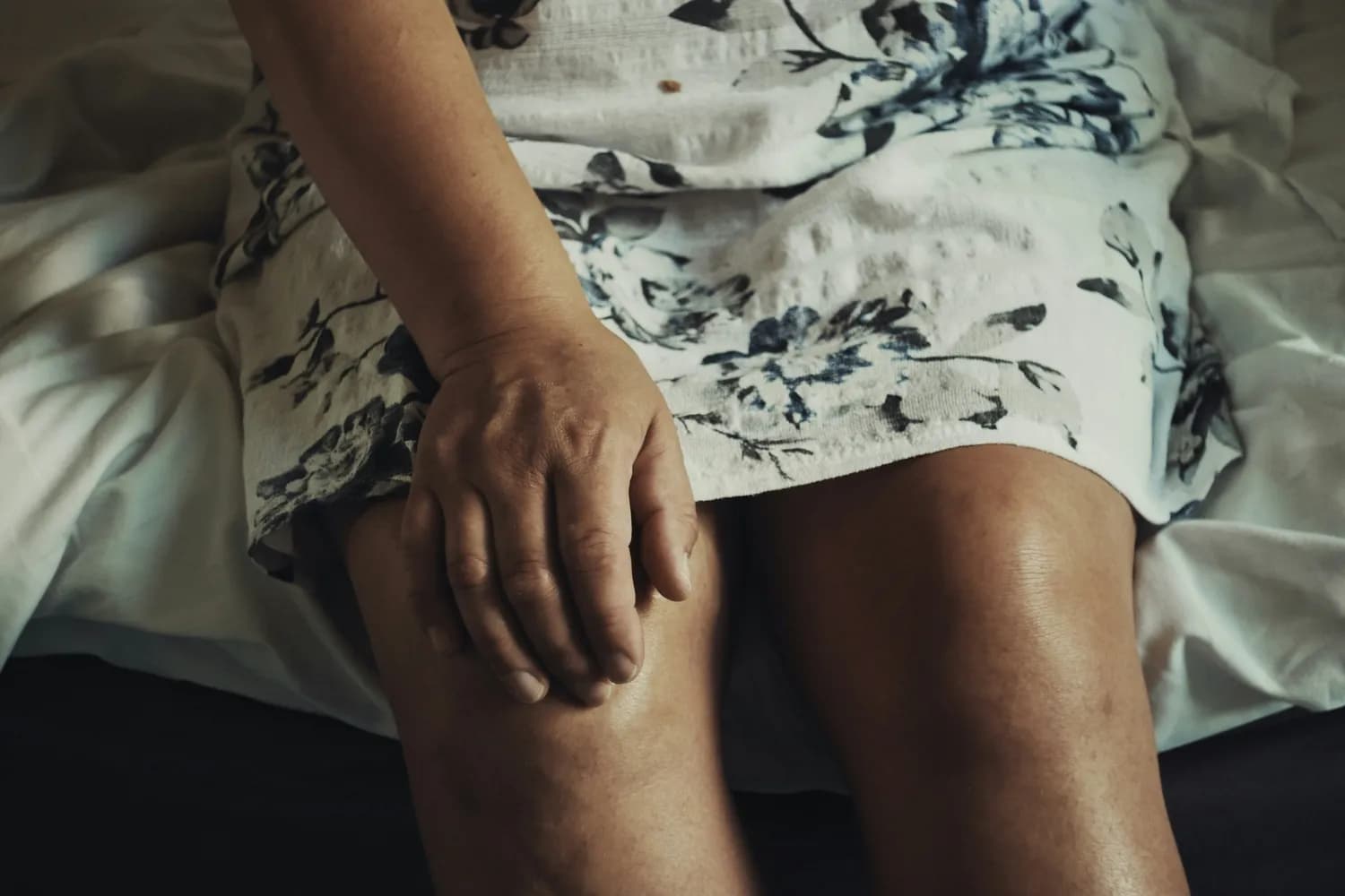 冬季更年期女性如何缓解膝盖疼痛？