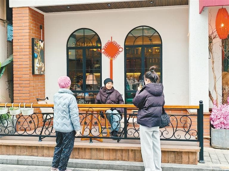 西安德福巷"翻红"密码：从冷清到热闹的转变之路