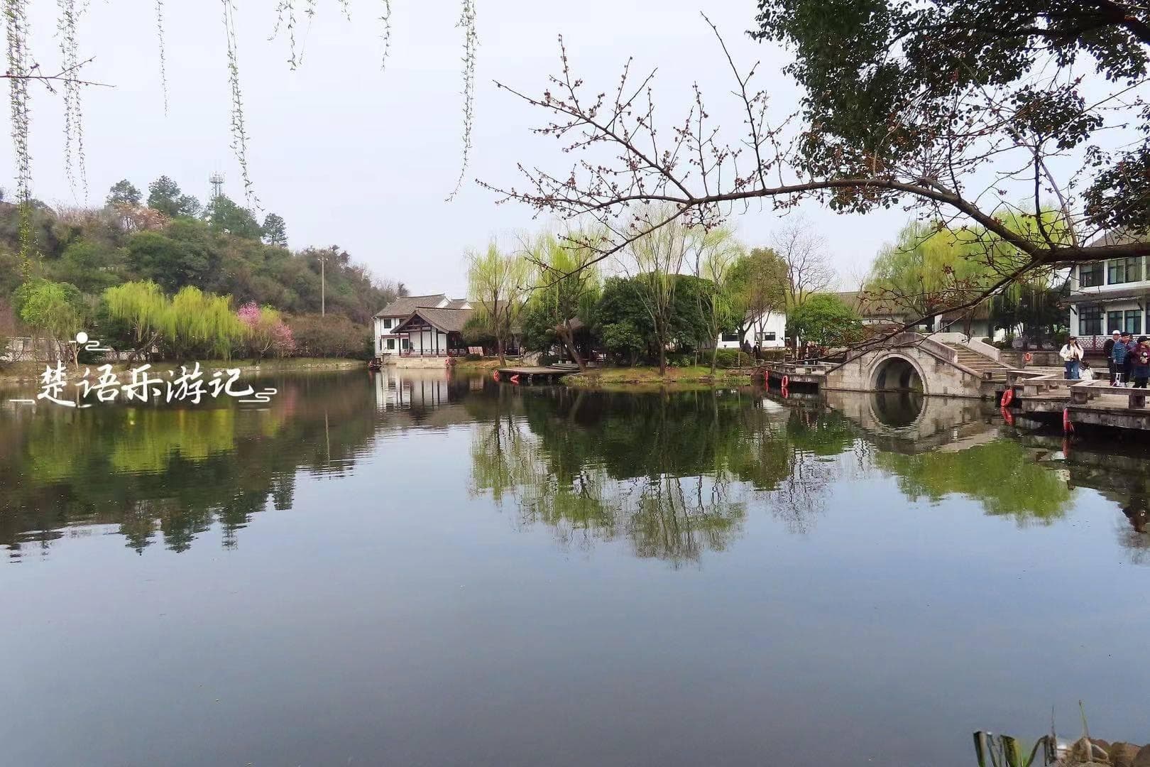 浙江三大名湖之一，因采石而成就的独特风光，山明水秀岩奇洞幽