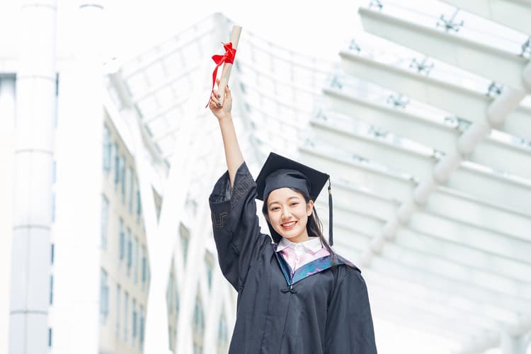 中国人民解放军国防大学专业有哪些，好不好？未来就业好吗？