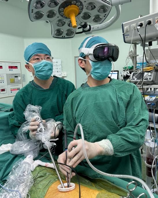 王俊院士团队完成首例应用Apple Vision Pro 辅助的胸腔镜肺癌根治术