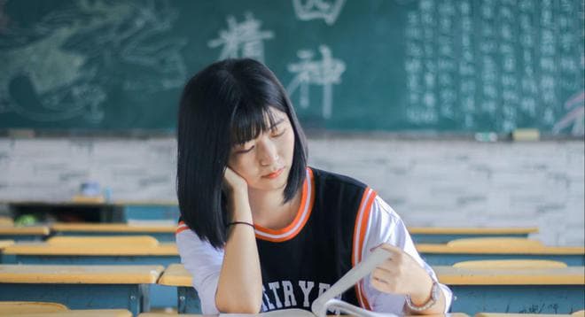 女孩自学成才，高考624分成功上岸985，初中毕业时被姐姐勒令辍学