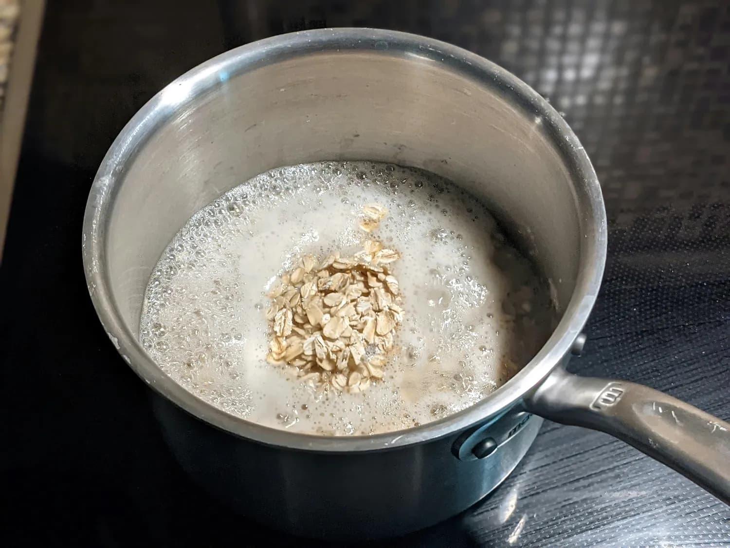 燕麦牛奶面膜DIY：肌肤喝饱水的秘密