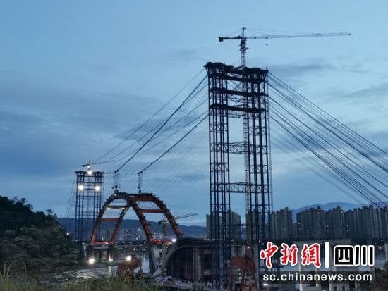 四川路桥承建的西双版纳黎明大桥主拱合龙