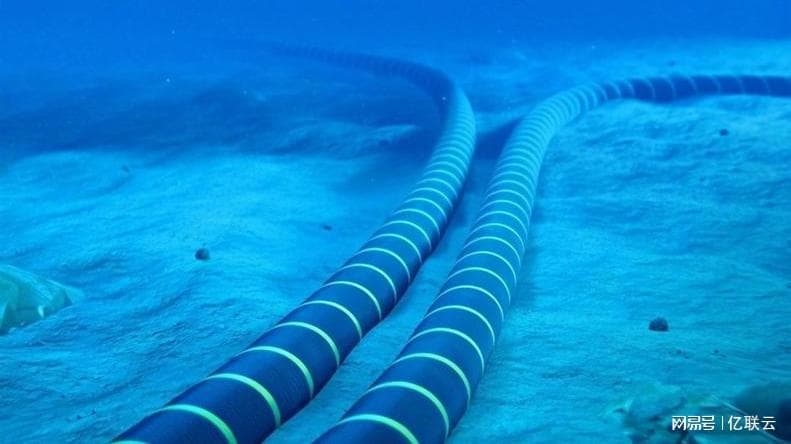 为什么传输跨国网络用海底光缆而不用卫星？