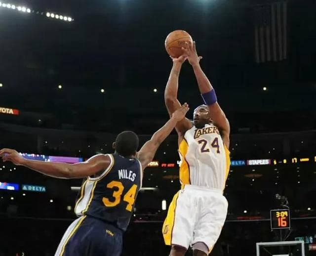 科比生涯的两个球衣号码：代表NBA历史最强球员的象征