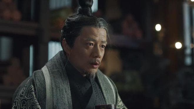 吕不韦扶植异人登基，终因嫪毐事件自尽