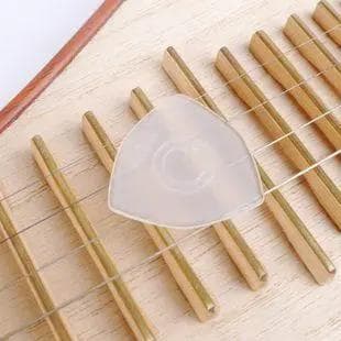 拨子：弹拨乐器的演奏工具
