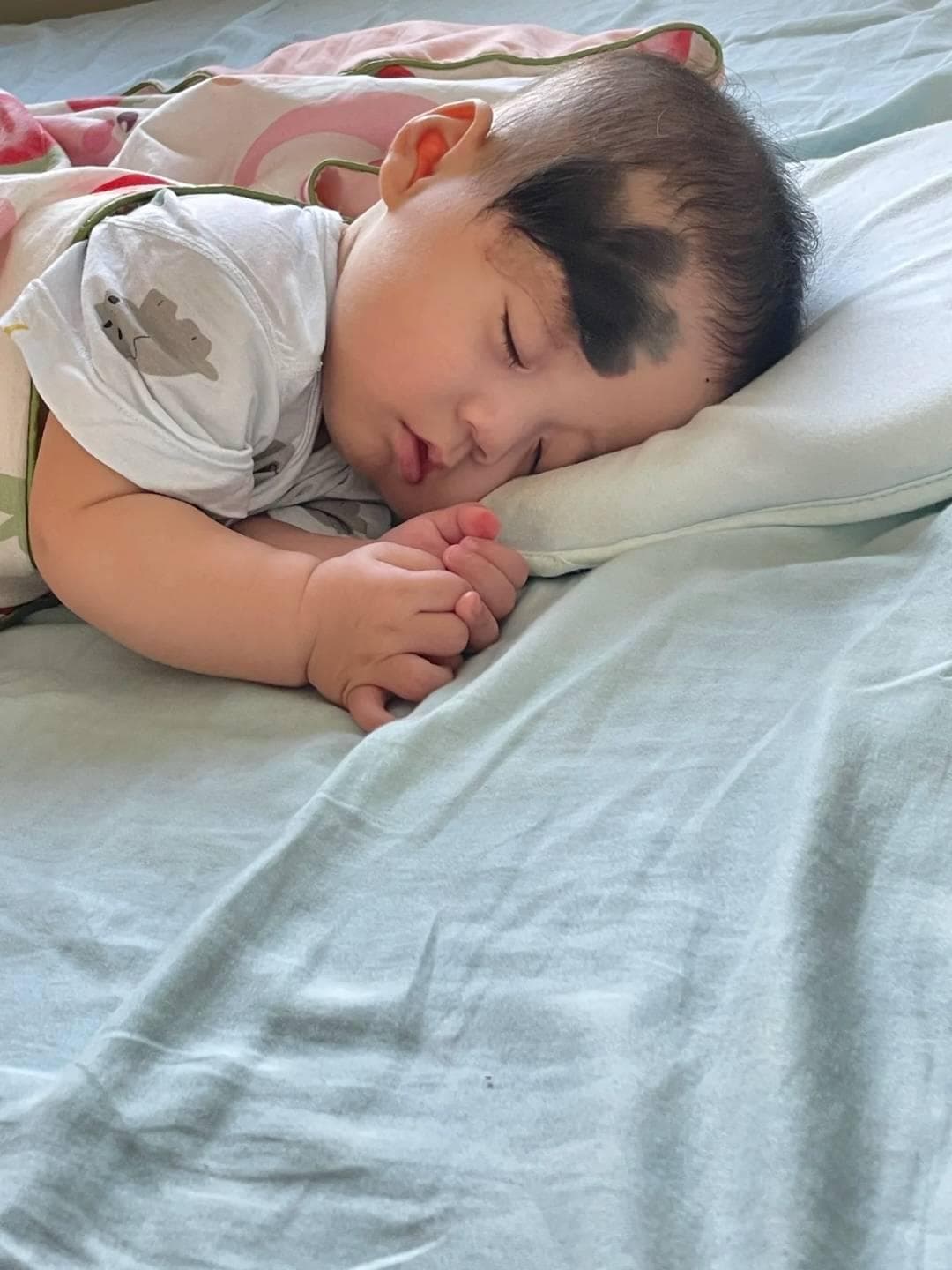 宝宝拒奶攻略：应对婴儿拒绝奶粉的贴心建议