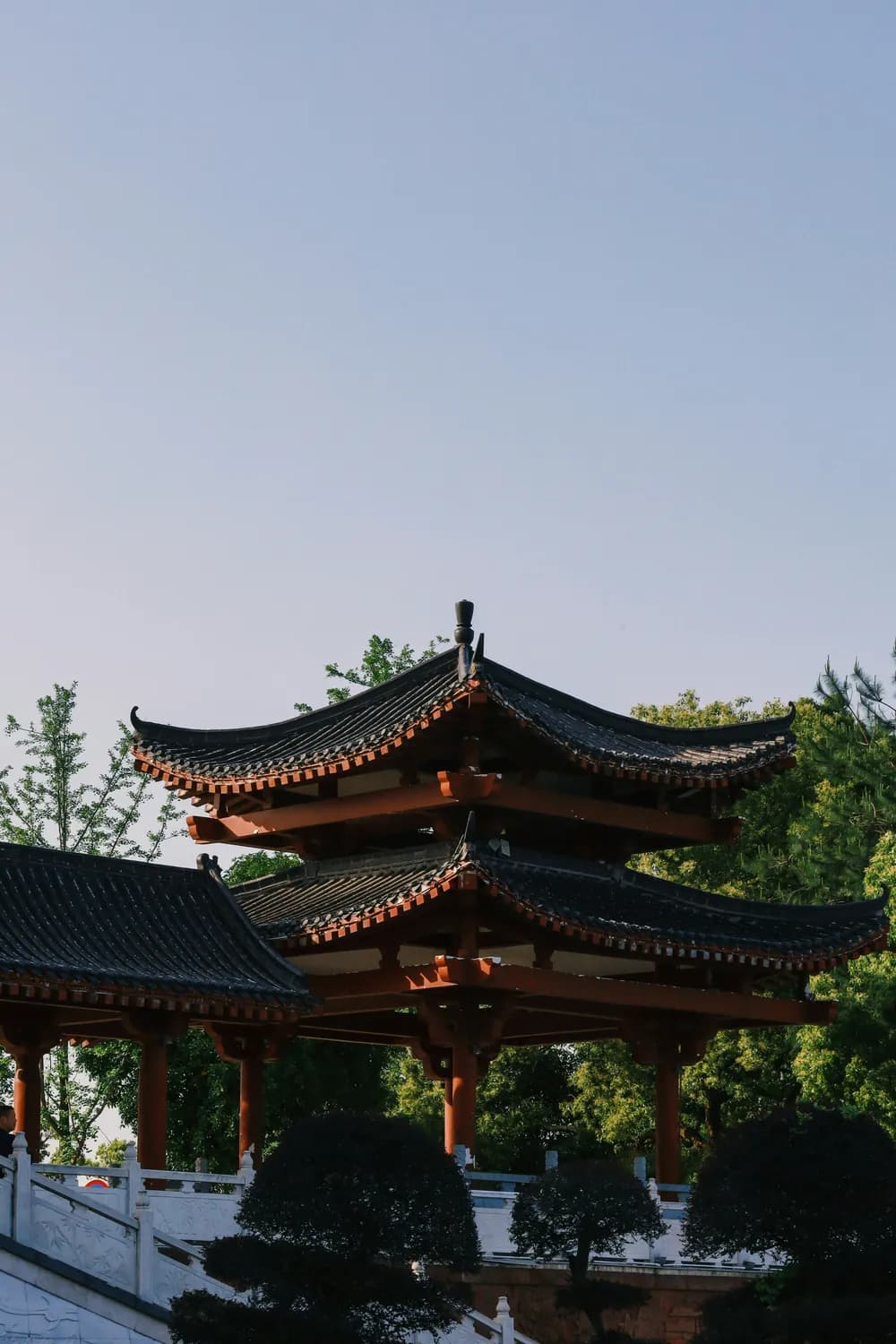 《全唐诗》中的亭台楼阁：建筑意象与文化内涵