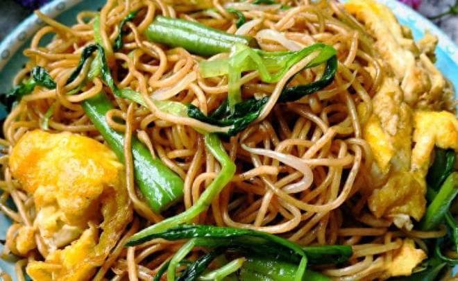 三鲜炒面：一道融合南北风味的经典美食