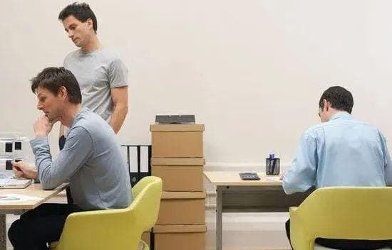 腰痛注意姿势和训练方法