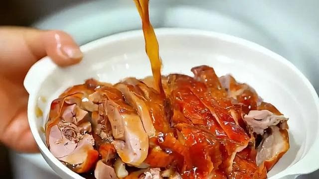 没有一只鸭子可以走出城外！红皮烤鸭，安徽芜湖美食之瑰宝