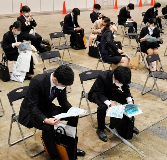 日本留学生就业前景分析：机遇与挑战并存