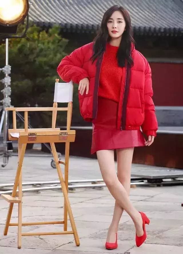 杨幂新年时尚大片解析：如何穿出高级感？