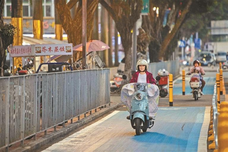 宝安区首批独立路权非机动车示范道路完工 非机动车行人各行其道