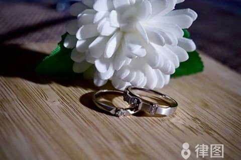 什么是非法同居？什么是事实婚姻？