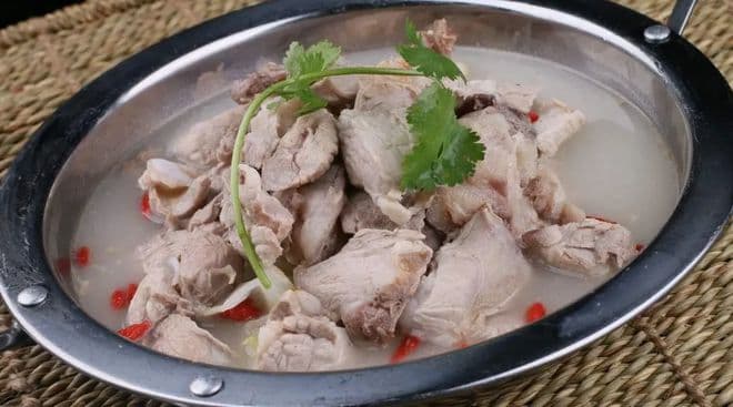 炖羊肉的正确打开方式：3个技巧让肉嫩汤鲜，无膻味
