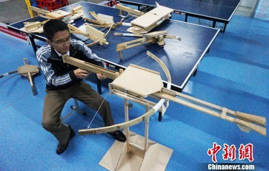 兰州教师成功复原诸葛连弩：连发射击精准命中70米外靶心