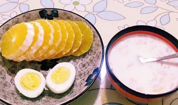 早餐想吃好，需摄入哪些营养？2种‘不达标’的早餐，不少人爱吃