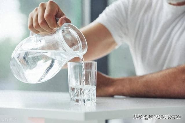 早晨空腹喝水，对身体究竟是好还是坏？起床后，按顺序做好五件事